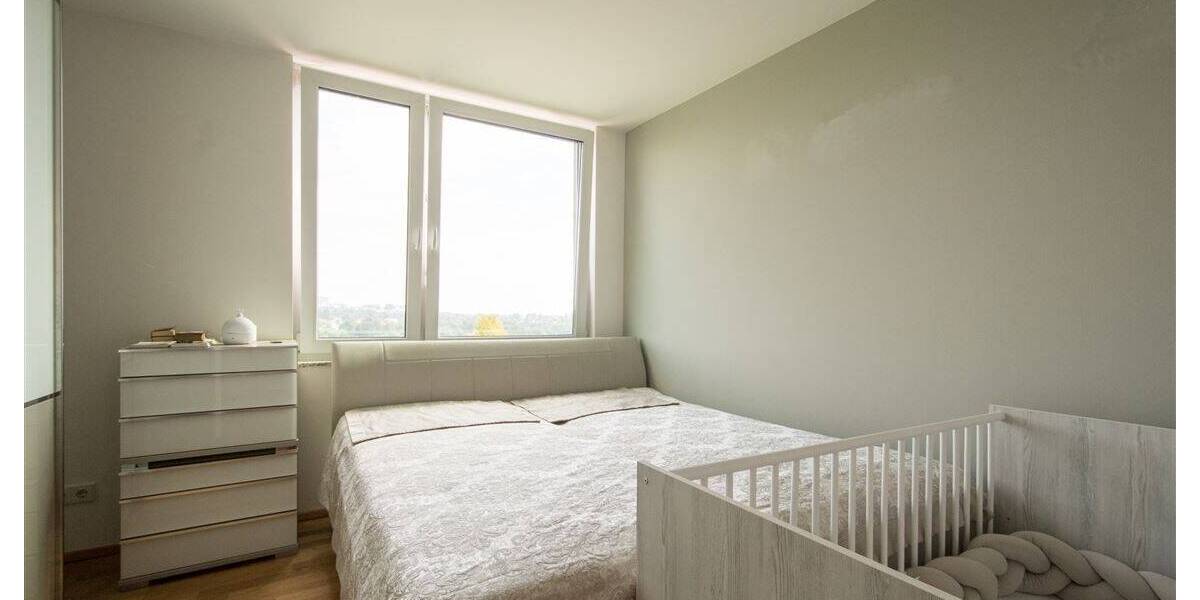 Moderne 3-Zimmerwohnung mit Panorama Skylineblick, EBK, Kellerabteil und TG-Platz! 3 zimmer