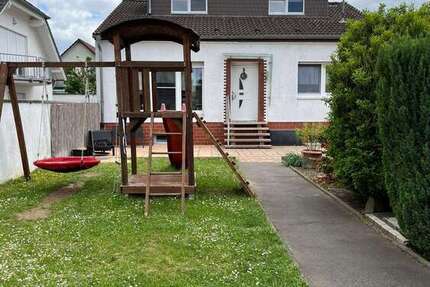Haus zum Mieten in Hattersheim am Main 2.050 € 158 m²
