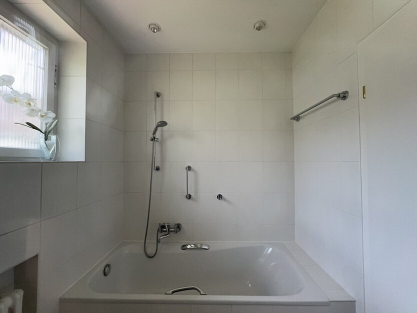 *Bungalow in ruhiger Wohnlage mit Erweiterungs- oder Neubaupotenzial*