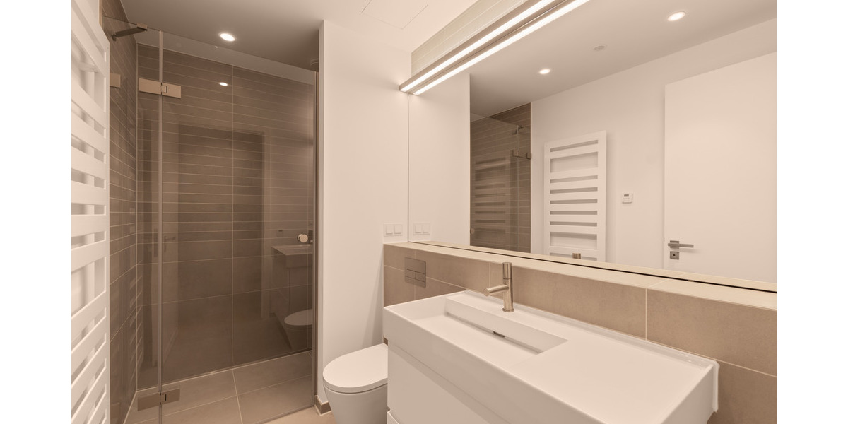 Etagenwohnung Frankfurt am Main Ostend - 2 Zimmer, 63 m&sup2;, 1.960&euro; | Angebot:25800200