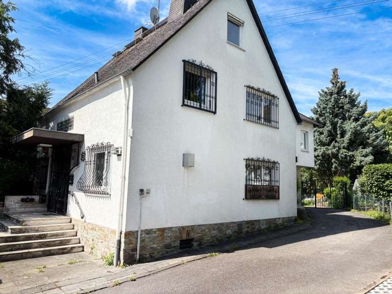 Haus zum Kaufen in Wiesbaden 620.000 € 196 m²