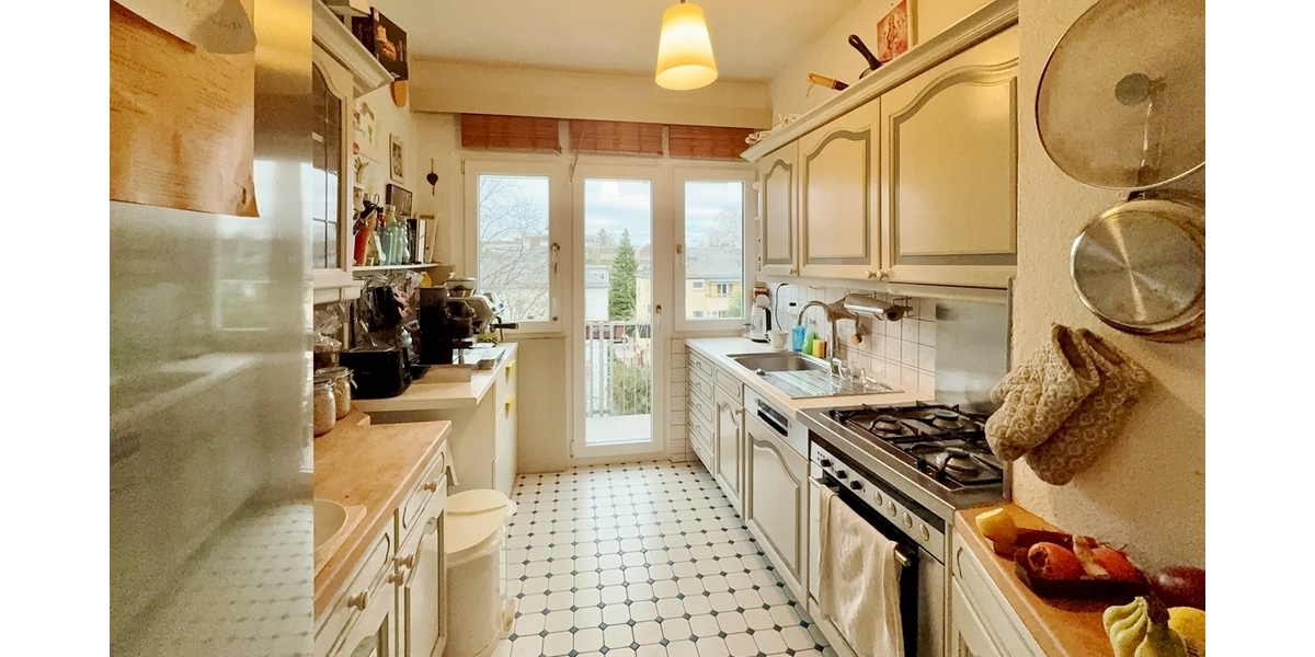 Frankfurt-Dornbusch: Schöne 4,5 Zimmerwohnung mit Balkon in beliebter Wohnlage! - Etagenwohnung Frankfurt am Main Mitte-Nord | Angebot:24257618