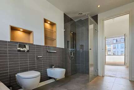 Haus zum Kaufen in Frankfurt 2.050.000 € 225 m² 6 zimmer