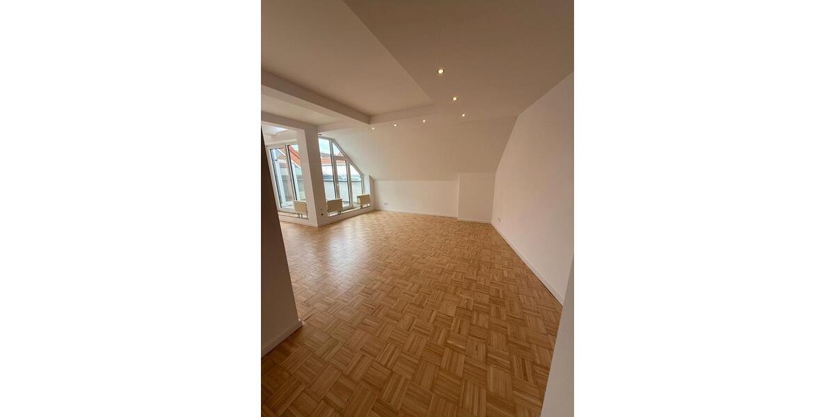Dachgeschoßwohnung Oberursel (Taunus) - 4 Zimmer, 100 m&sup2;, 1.100&euro; | Angebot:26416269