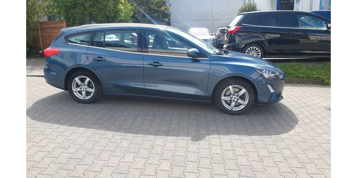 Ford Focus 80.498 km 12.850 &euro; Kronberg 61476