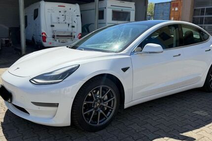 Tesla Model 3 310.000 km 15.990 &euro; Frankfurt am Main 65933