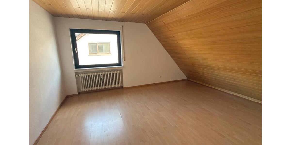 Dachgeschoßwohnung Bruchköbel - 4 Zimmer, 85 m&sup2;, 1.020&euro; | Angebot:26089902