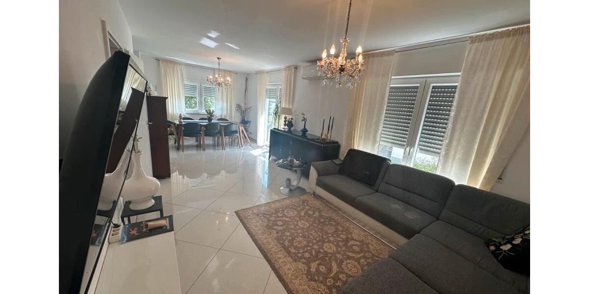 Doppelhaushelfte mit kl. Terrasse in Riedstadt Wolfskehlen zimmer