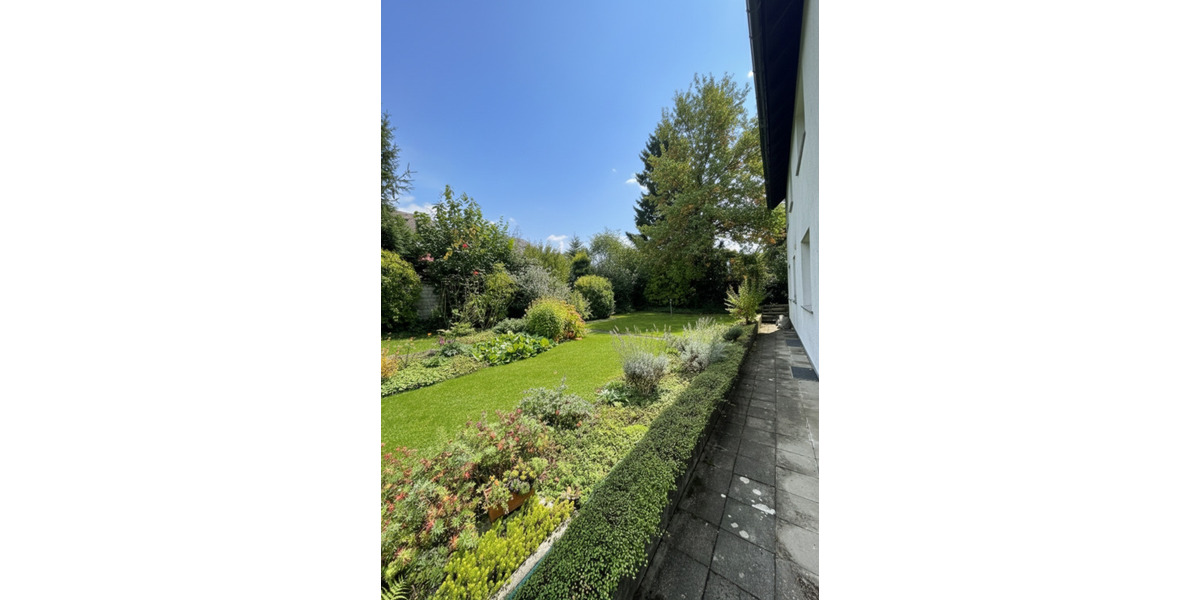 Attraktives und sehr gepflegtes Mehrfamilienhaus in Frankfurt am Main - Nieder-Erlenbach 1 zimmer