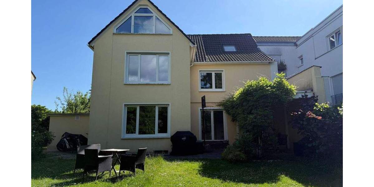 Einfamilienhaus Frankfurt am Main Praunheim - 8 Zimmer, 256 m&sup2;, 1.290.000&euro; | Angebot:25796118