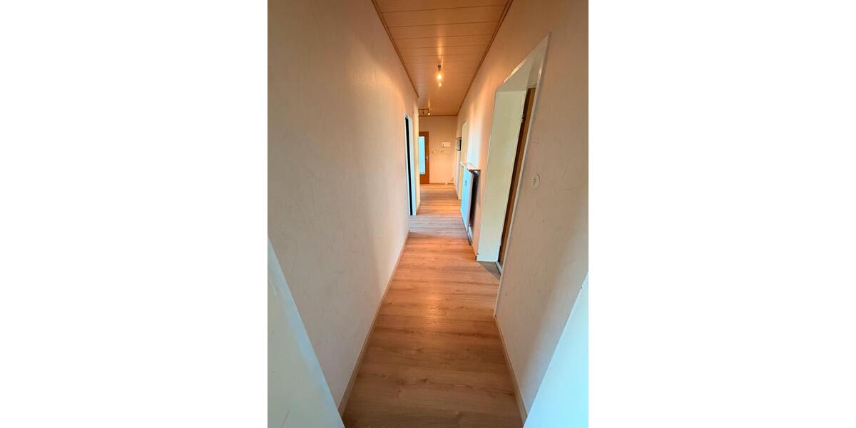 Erdgeschoßwohnung Wehrheim - 4 Zimmer, 110 m&sup2;, 1.800&euro; | Angebot:26400045