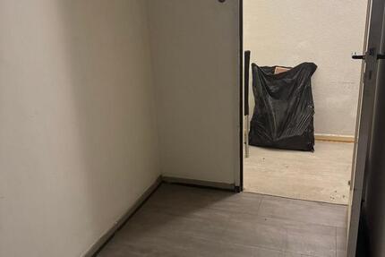 Trockener Abstellraum Lagerfläche auf dem Dachboden zimmer