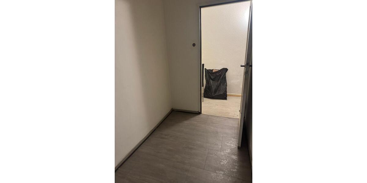 Trockener Abstellraum Lagerfläche auf dem Dachboden zimmer