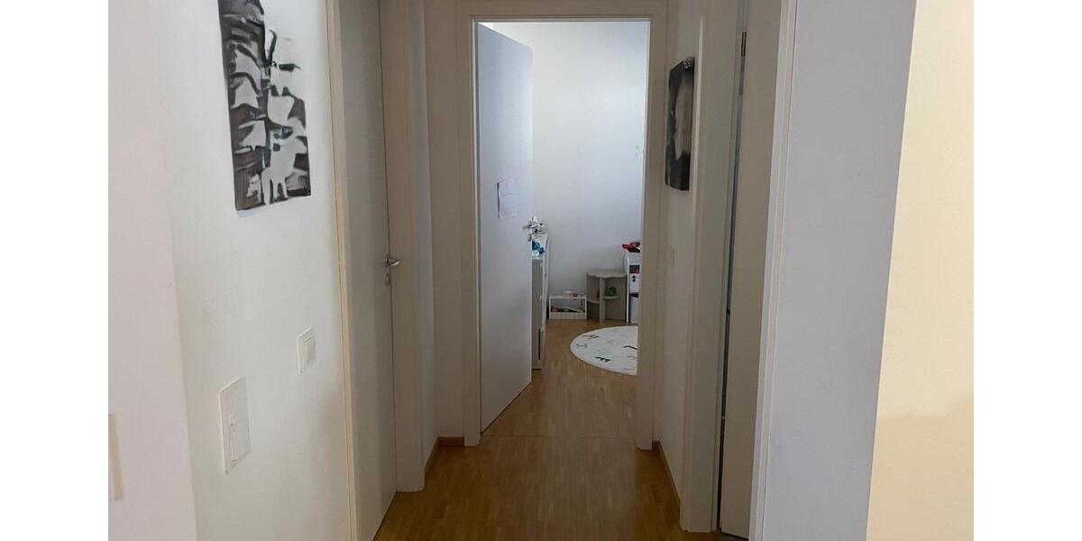 Möblierte Wohnung zentrale Lage mit TG- Parkplatz 3 zimmer