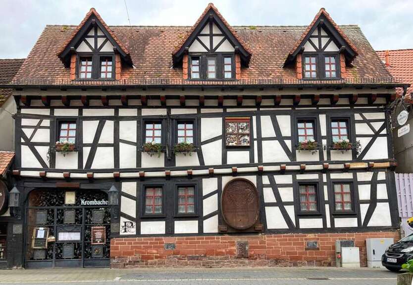 Haus zum Kaufen in Nidderau 1.100.000 € 426 m²