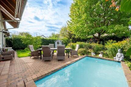 Top-Immobilienensemble in Frankfurt-Harheim: Zwei freistehende EFH, eines davon aktuell vermietet 9 zimmer