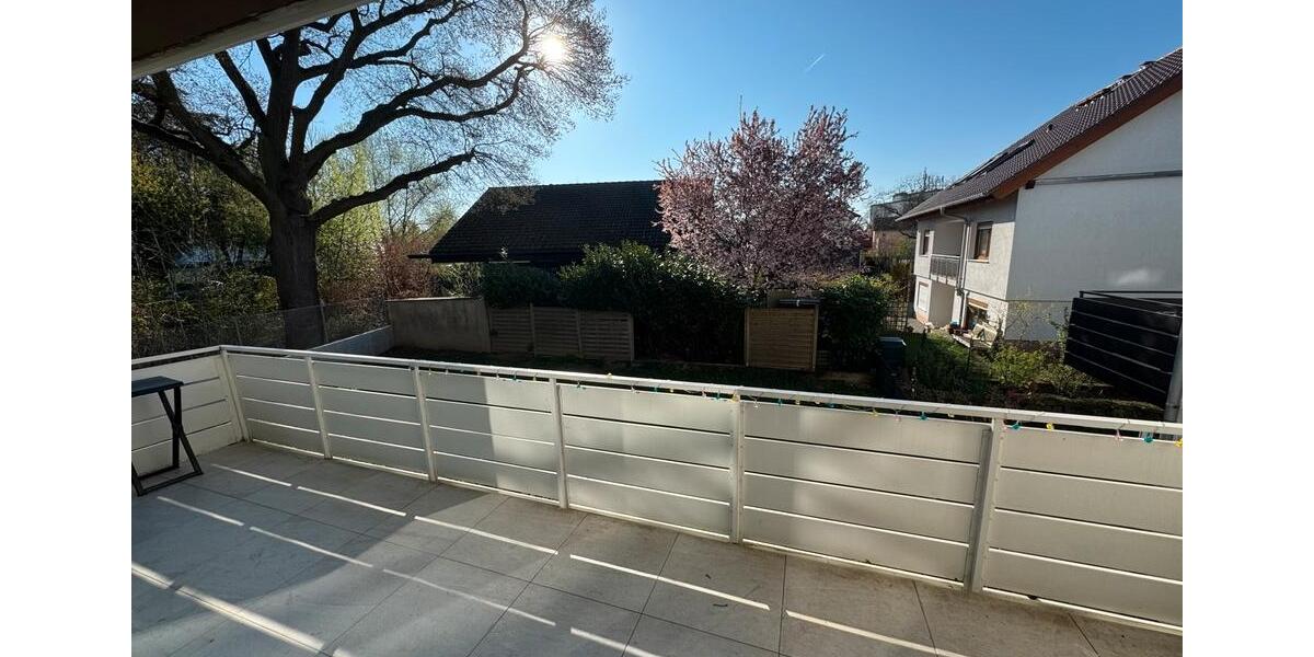 Großzügige und renovierte ca. 250m2 Reihenendhaus zu vermieten 6 zimmer