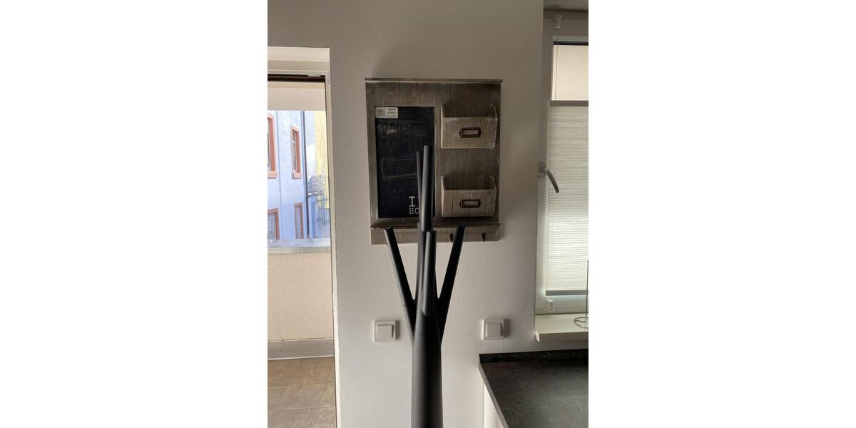 Möblierte Wohnung zentrale Lage mit TG- Parkplatz 3 zimmer