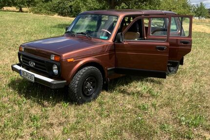 Lada Niva 47.000 km 10.900 &euro; Wöllstadt 61206