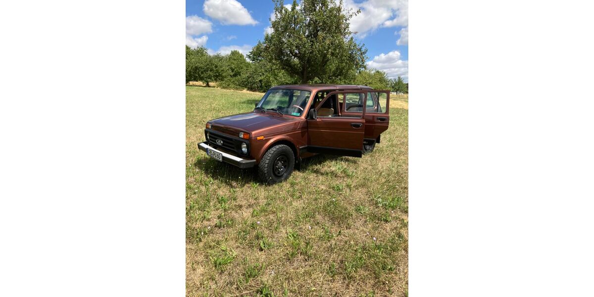 Lada Niva 47.000 km 10.900 &euro; Wöllstadt 61206