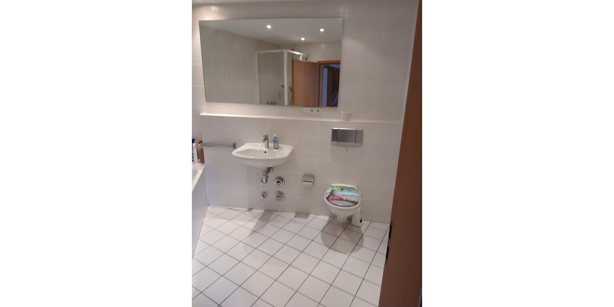 Dachgeschoßwohnung Niedernhausen - 3 Zimmer, 80 m&sup2;, 1.100&euro; | Angebot:25407890