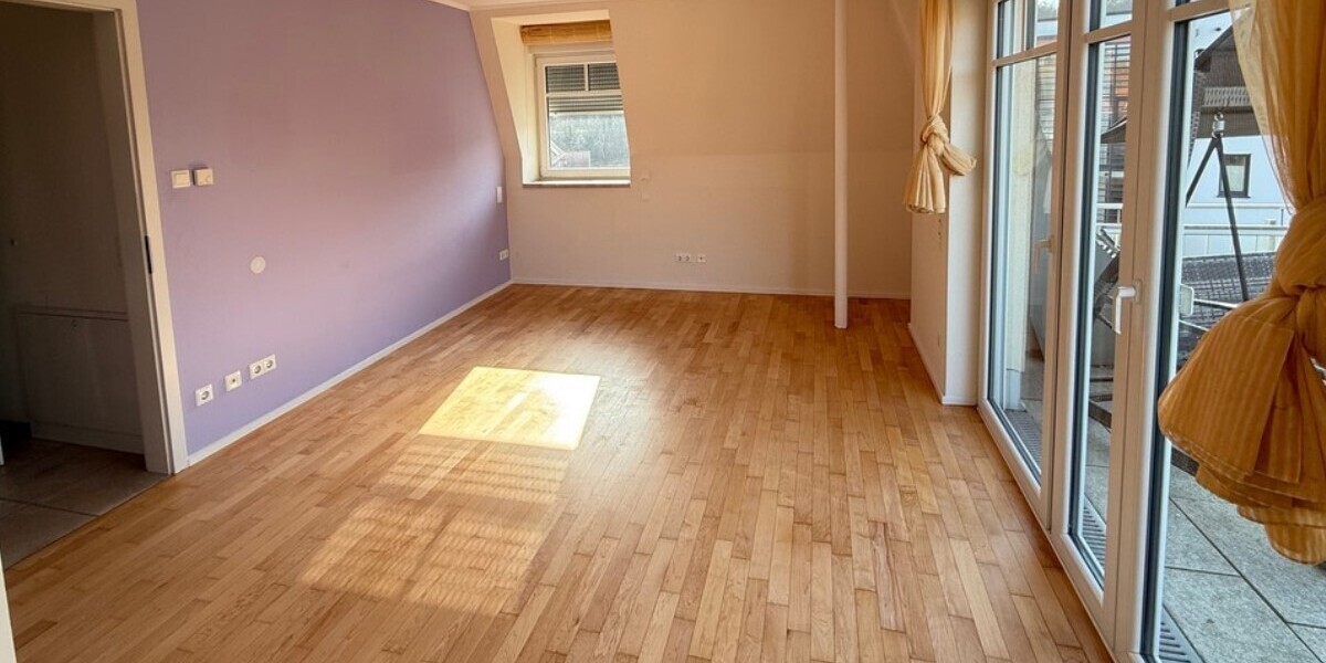 Hofheim: Seniorenresidenz mit Penthousefeeling! Charmante 3-Zimmerwohnung in zentraler Lage - Etagenwohnung Hofheim | Angebot:25539425