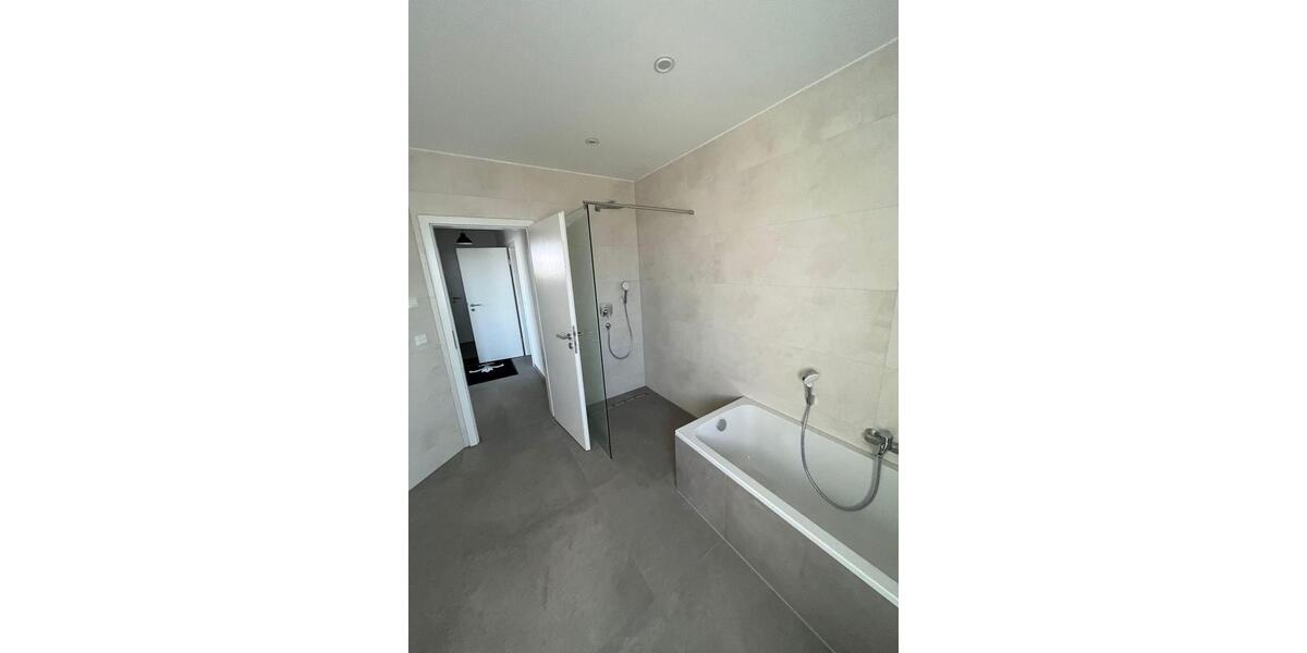 Exklusive 2-Zimmer-Wohnung mit großzügiger Dachterrasse 6 zimmer