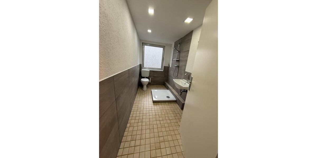 2,5 Zimmer Dachgeschosswohnung 65m2 mit Einbauküche & Geräte 2.5 zimmer