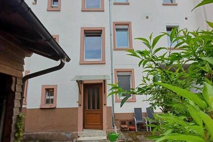 MFH oder Einfamilienhaus mit ELW, zentral aber ruhig 10 zimmer