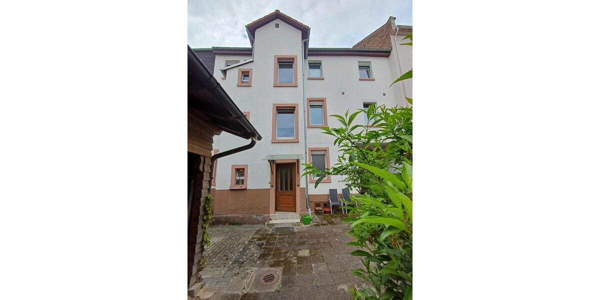 MFH oder Einfamilienhaus mit ELW, zentral aber ruhig 10 zimmer