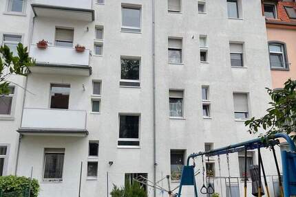 Investitionsperle in Frankfurt-Fechenheim: Vollvermietetes Mehrfamilienhaus mit 8 Einheiten zimmer