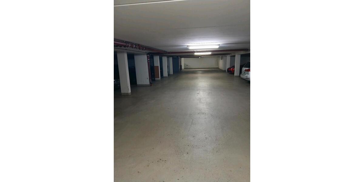 3 Zimmer DG- Wohnung mit Balkon, Garage & Klimaanlage. 3 zimmer