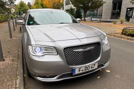 Chrysler 300C 97.400 km 15.975 &euro; Frankfurt 60487