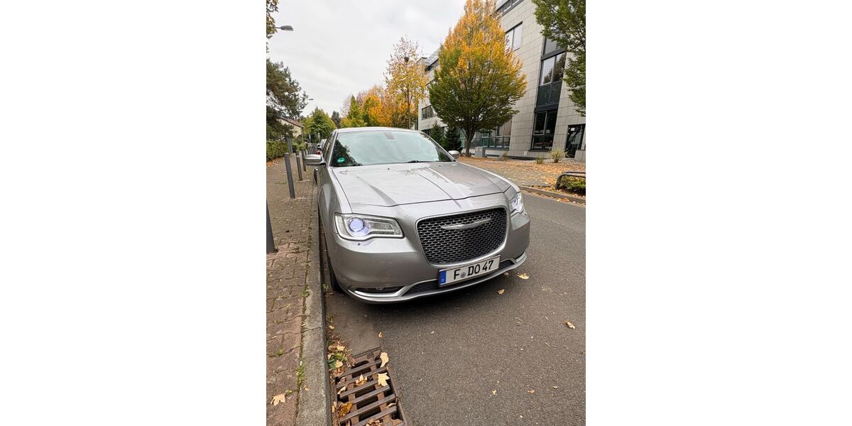 Chrysler 300C 97.400 km 15.975 &euro; Frankfurt 60487