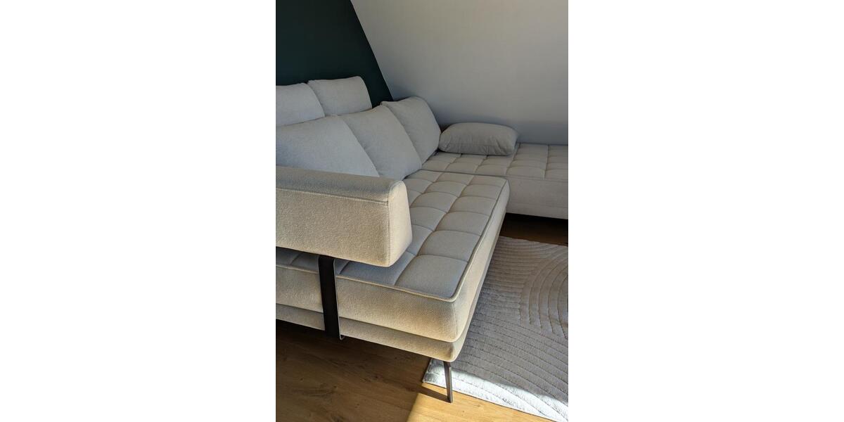 Moderne Single-Dachgeschosswohnung (voll möbliert) 2 zimmer