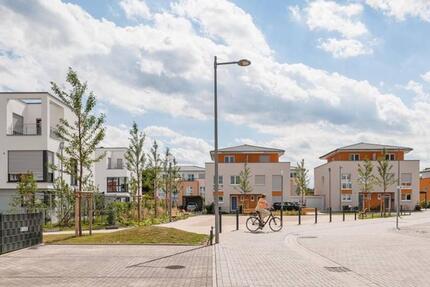 Komfortable Wohnung mit Balkon, Aufzug und Tiefgaragenstellplatz 3 zimmer