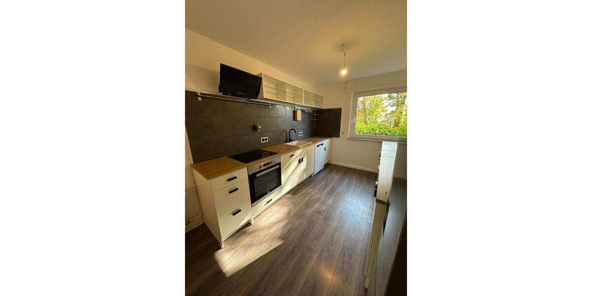 Helle, frisch renovierte 3-Zi-Whg mit neuer Küche 2 Loggien zimmer