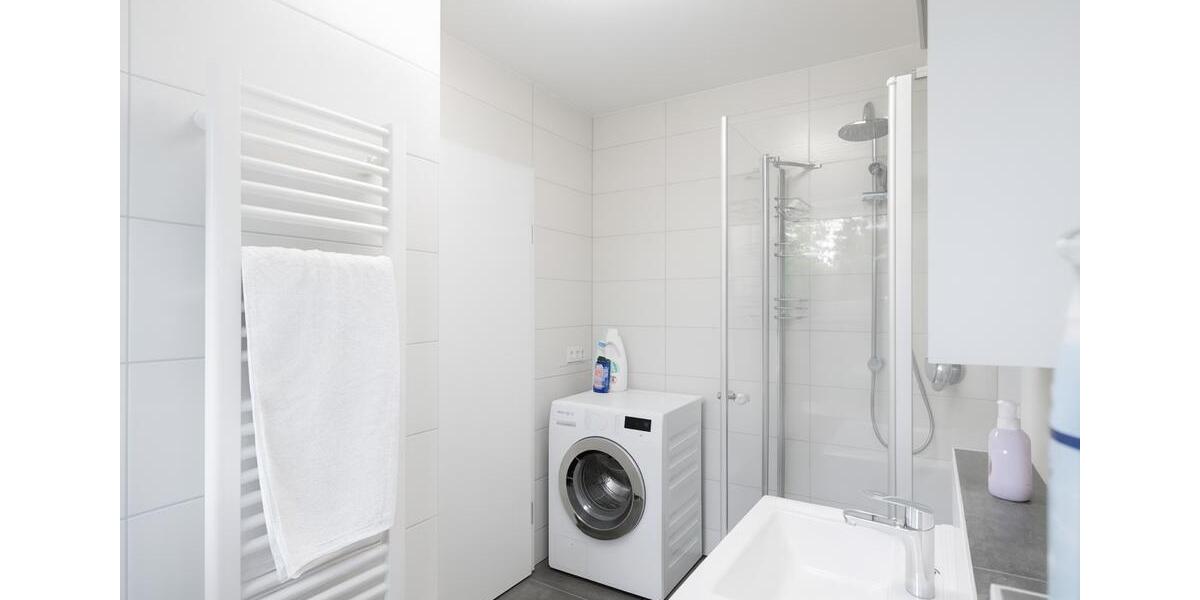 Voll möblierte 2-Zimmer-Luxuswohnung mit Garten & Außenstellplatz in Frankfurt-Preungesheim 2 zimmer