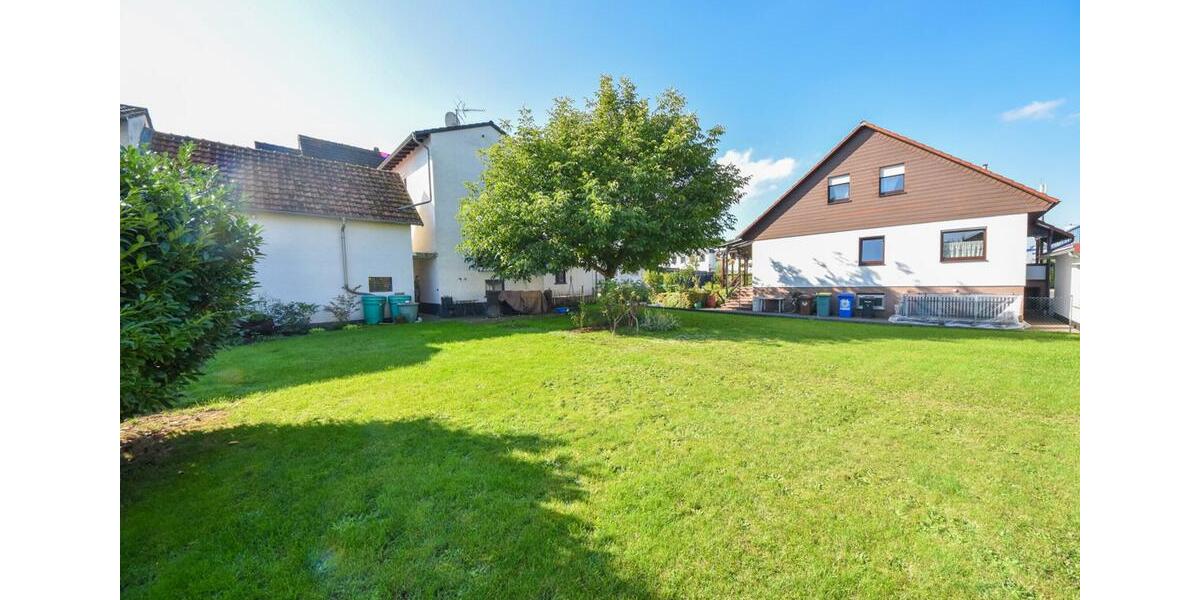 DIETZ: SANIERTE 4-Zimmer-Wohnung - 1. Obergeschoss im 2-Familienhaus! 12 Garage + 2 PKW-Außenplätze zimmer