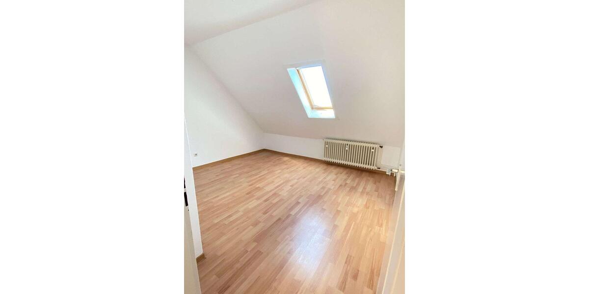 Dachgeschoßwohnung Frankfurt am Main Fechenheim - 3 Zimmer, 63 m&sup2;, 831&euro; | Angebot:25781602