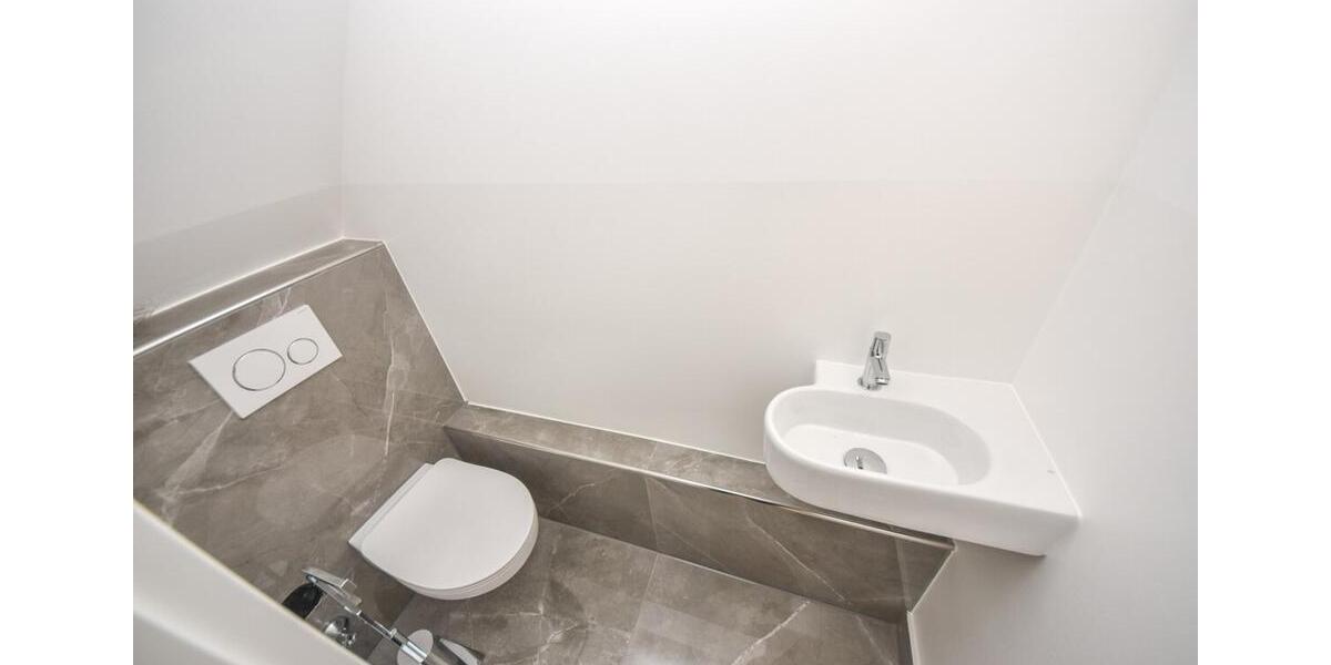 DIETZ: SANIERTE 4-Zimmer-Wohnung - 1. Obergeschoss im 2-Familienhaus! 12 Garage + 2 PKW-Außenplätze zimmer