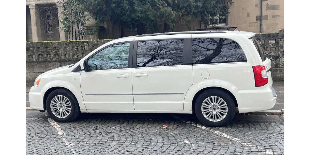 Lancia Voyager 203.000 km 8.999 &euro; Frankfurt 60318