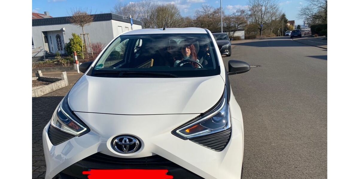 Toyota Aygo (X) 32.700 km 10.299 &euro; Frankfurt 60314