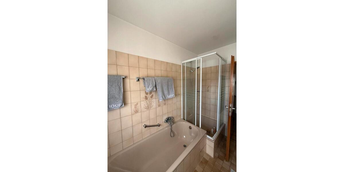 Etagenwohnung Hofheim am Taunus - 3 Zimmer, 97 m&sup2;, 1.300&euro; | Angebot:25775218