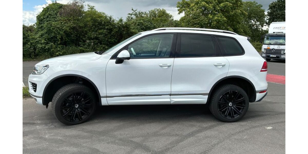 VW Touareg 289.500 km 13.700 &euro; Rüsselsheim 65428