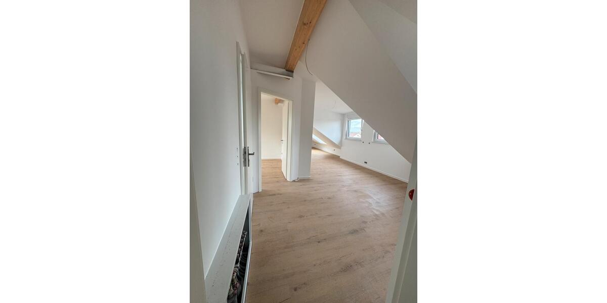 Dachgeschoßwohnung Büttelborn - 2.5 Zimmer, 72 m&sup2;, 1.150&euro; | Angebot:26413393