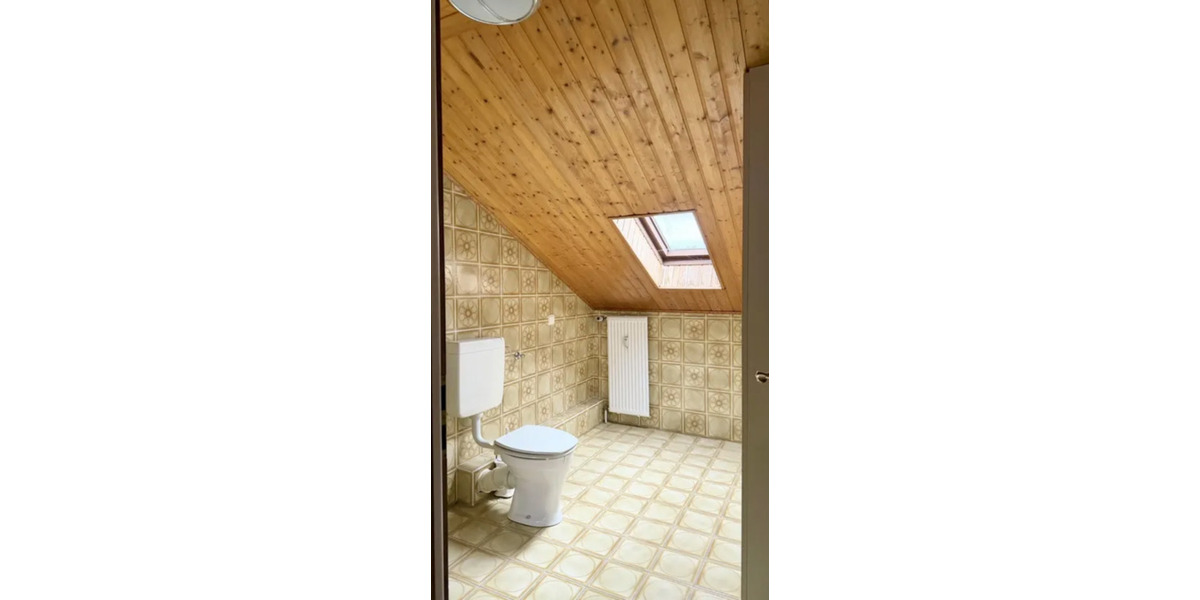 Dachgeschoßwohnung Schmitten im Taunus - 3 Zimmer, 77 m&sup2;, 120.000&euro; | Angebot:25894303
