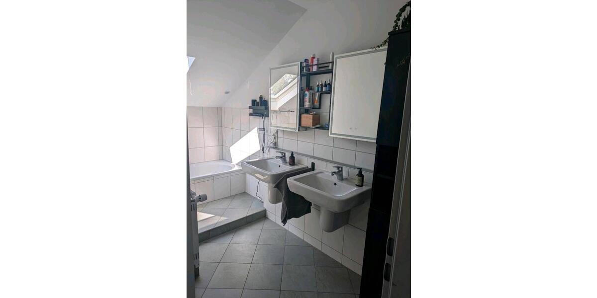 Dachgeschoßwohnung Friedberg (Hessen) - 3 Zimmer, 91 m&sup2;, 305.000&euro; | Angebot:27062187
