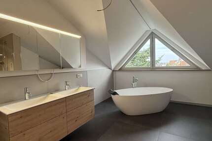 Wohnung Rodgau - 5 Zimmer, 219 m&sup2;, 2.800&euro; | Angebot:27545626