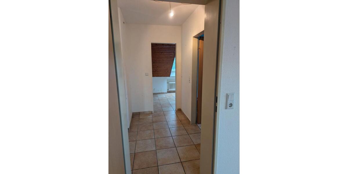 Dachgeschoßwohnung Wöllstadt - 2.5 Zimmer, 59 m&sup2;, 870&euro; | Angebot:26521824